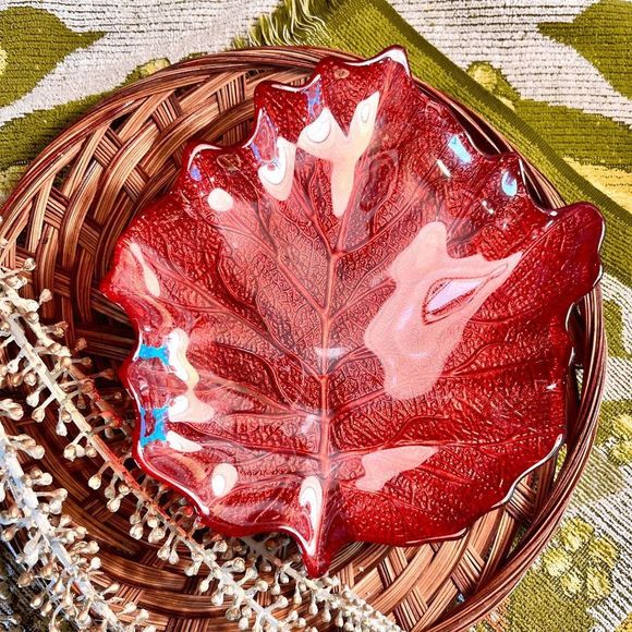 Vintage Set of 2 Iridescent Red Orange Glass Leaf Plates - Picture 4 of 4